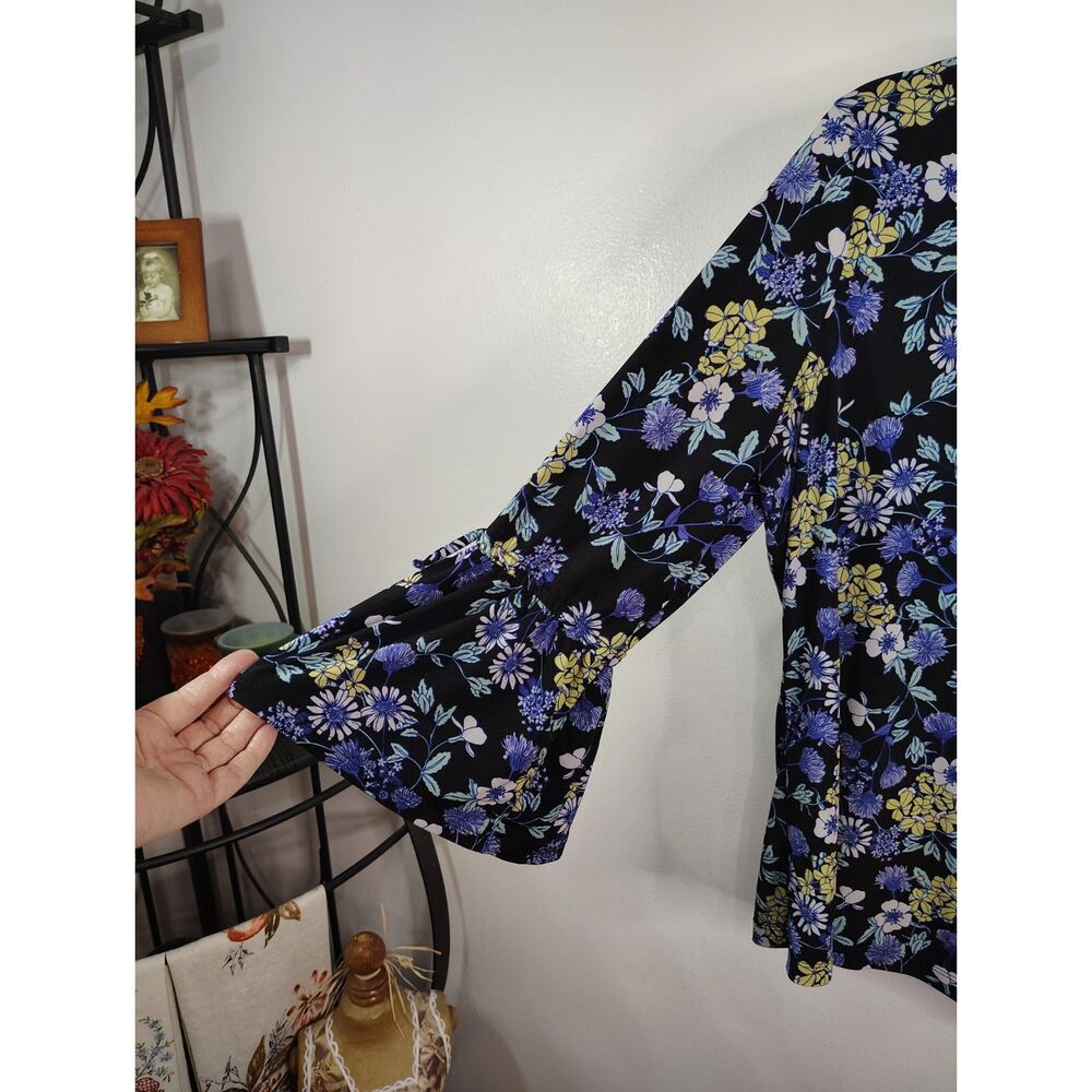 Liz Claiborne Floral Blouse Medium Black Blue Bell Sleeve Tie Career Top - Picture 3 of 5